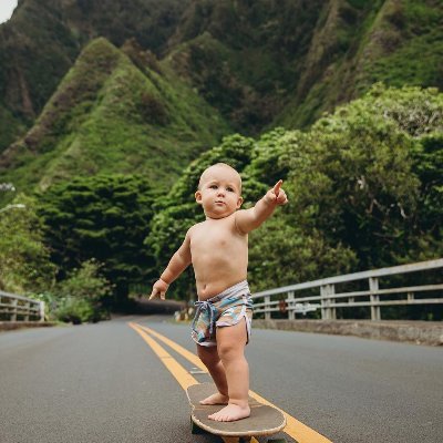 NÃO M’INVEJA DE QUEM TEM
CARROS, PARELHAS E MONTES
SÓ M’INVEJA DE QUEM BEBE
A ÁGUA EM TODAS AS FONTES