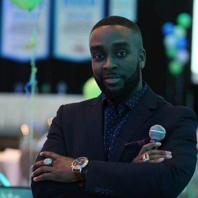 Duane John on Twitter: "Bravo à la communauté de 🏀 du Québec! Des jeunes et moins jeunes, certains partisans d'une équipe d'autres non, appuient ultimement des étudiants-athlètes collégiaux🎓, dans un gymnase rempli