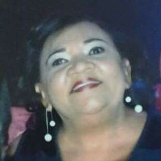 Sou Alegre, adoro fazer amizades.