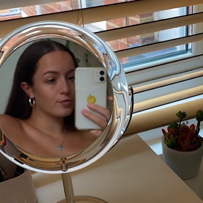 lowri_harriss's profile picture. 