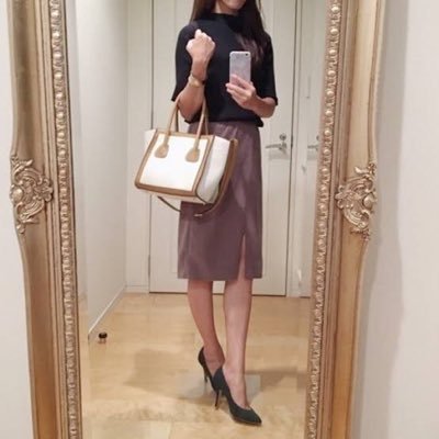 色々な会社を勝手に紹介するだけです👠✨ 紹介して欲しい企業があればDMやコメントを頂ければ順番に紹介します。 総括では、嘘偽りのない私が感じた事を書かせて頂いてます。