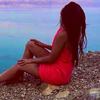Adanalı-Antalyalı ama istanbulda yasyor. Kadin dedigin her istedigini yapmali, her yerde yapmali, herkesle yapmali, her cani istediginde yapmali.