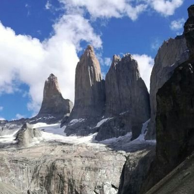 Nacido en el Norte (el centro), viviendo en el Norte (el centro), pero con el corazón en el Sur.
Los mejores recuerdos de infancia y juve  en Magallanes.