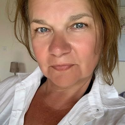 Mum , Wife, #Science &#Maths #tutor, Ex Deputy Head , #teaching pupils in and out of school. #kindness #learning coach #Alevelbiology #consultant in Education.