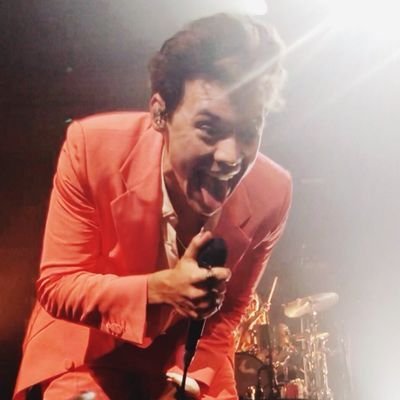 25. fan de one direction 🤡 -vi a louis las dos fechas en el movistar -vi a harry las dos fechas en river 💖💝💘💗