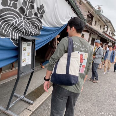 2本の収入の柱を持つ27歳!
某有名企業に入社して4年。
なんの迷いもなく会社員として働いてきました👨💻
しかし、このコロナの影響で業績悪化😭
半年後の見通しも立たない中、友人に誘われたスマホ1つで出来る複業を始める🤳
今では月収6桁超。
なにかあった時のために新しい収入源を確保しませんか?