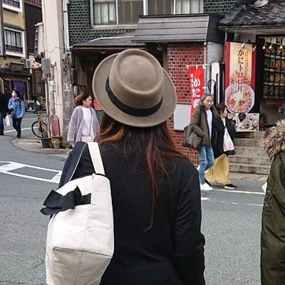 Twitterを始めて3年、ずっと自己紹介が変わらずやったんで、変えます!!!
はじめまして!とっとのページへようこそ!!カラオケ大好き、読書大好きなとっとです!とうの昔に成人を迎えておりますヽ(*´∀`)ノ
実家ではイヌ、今はネコを買っている動物愛好家♡♡
村上春樹を好んで読んでます!
よろしくお願いします!!