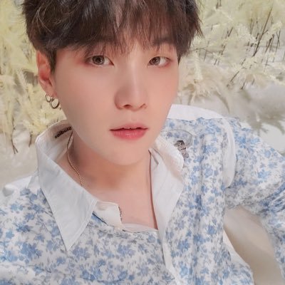 Ищу новых друзей k-pop. ARMY только 3 года. Теперь я и STAY ❤️💜Хочу попасть в другие фандомы👉🏻👈🏻🥺