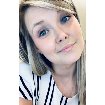 KristinaMedlin's profile picture. “You attract the right things when you have a sense of who you are.”🌻