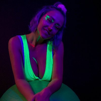 Christinawxoxo's profile picture. “A 20 year old girl who wants it all❤️👑 Snapchat: christinawxoxo 📷 Premium snap is live ❤️👑