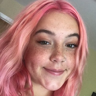 courtneyrosens1's profile picture. 