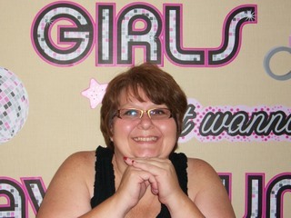 Married 23 years, Mom of 2 sons. Looking up. 
Love scrapbooking,photography, being outdoors, gardening, camping
canoeing.