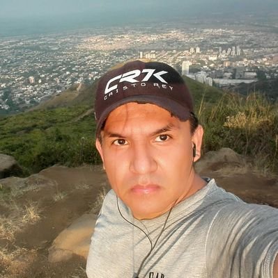 Apasionado por la comunicación y por el periodismo. Me gusta reír mucho, burlarme de todo y de todos.