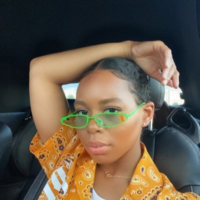 Ragencurls's profile picture. You don't follow me. But you follow me.