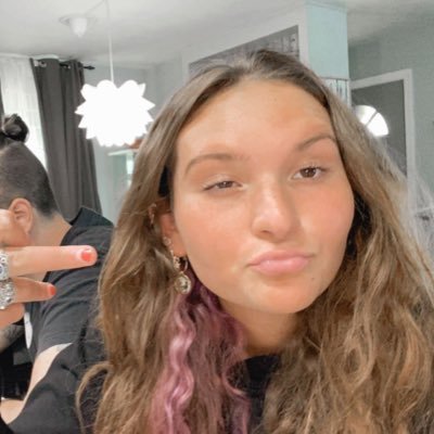 yoLiVIa3_z's profile picture. live•laugh•love