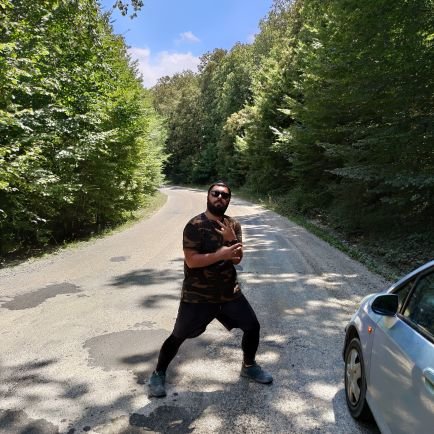ferahimov's profile picture. Görüntüde kaba özünde narin INTJ-A