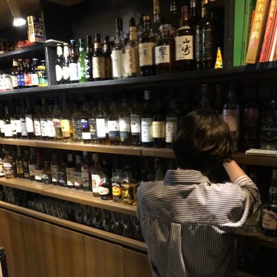吉祥寺にあるBARびーたんです。 麻雀とビールとウイスキーのお店。 最高位戦の曽木達志さんがいます。 18時オープン深夜まで。日曜定休日。