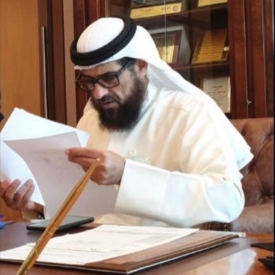 تمسح التغريدة بعد انتهاء الحاجة منها ولا أتردد برفع القضايا على سيء الأخلاق حتى لا ينتشر خلقه