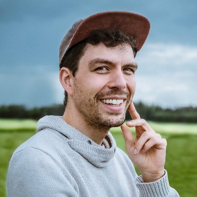 Gründer des kreativen Kollektivs https://t.co/kPBee3XUHM, Systemic Designer, Change Enabler, creative at heart, albern, ernst, wissbegierig.