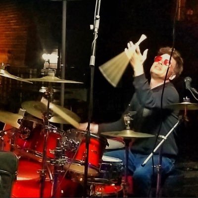 Husband, Dad, Drummer. Drumms for the band 3, session drums. CHECK OUT GARTDRUMM ON https://t.co/BWb48FQYxF  RUGartdrumm-in-it!