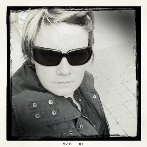 I am a number cruncher and photographer who loves riding her scooter! Ciao!