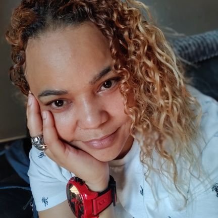 domelugo's profile picture. Alegre, Autosuficiente, busco hacer amigos, me gusta leer, la musica, el cine y mi profesion.