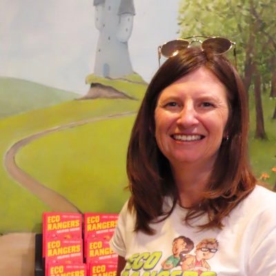 📚 Author, Editor, Speaker, PhD (English) 📚 When not reading, writing or working in my bookshop, I am probs travelling with my fam or at a beach somewhere 🏝