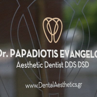 VangelisPapadi2's profile picture. Ιατρείο Αισθητικής&Προσθετικής οδοντιατρικής & Εμφυτευμάτων. Όψεις ρητίνης πορσελάνης . Δόντια σε μια μέρα. High-end dental prosthodontics Athens Greece