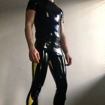 ⛓kinks: latex, leather, BDSM 🔞 Recon: InnovateKink 🇧🇪 Location: Leuven, Belgium 🎯35, bi, 1.73, 63
