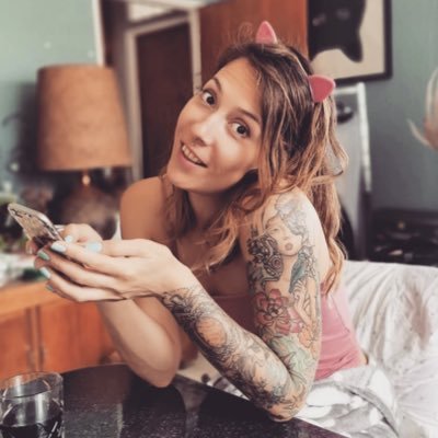 MzMNML's profile picture. Original flavours or death.