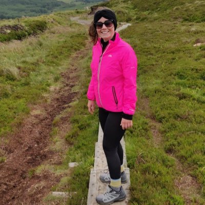 Léachtóir san Oideachas le Saineolas sa Ghaeilge @MIC ~ PhD sa Teagasc Ábharbhunaithe / CBI ~ Múinteoir Gaeilge & Eacnamaíocht Bhaile.