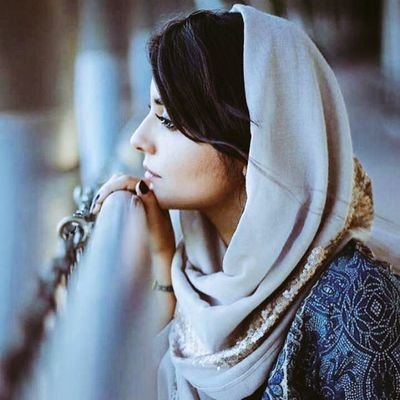 هي كذا واضحه حدّ الغموُض حتّى لو توصل مداها تِجهله 👌...💍