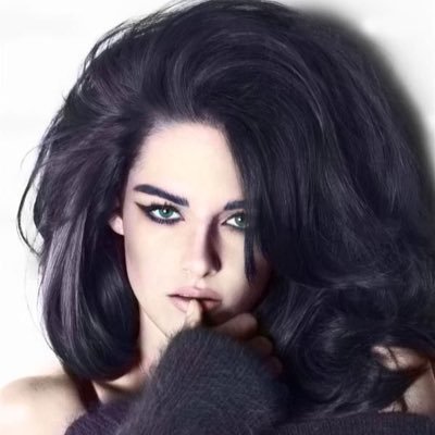After eighteen years of being utterly ordinary, I finally found that I can shine {RP/ Detailed & Literate FanAccount} Apart of #DivineKindred
