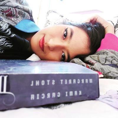 Booktuber, escritora: A flor da Morte
Apaixonada por esse mundo maravilhoso, chamado: Mundo Literário
Venha fazer parte você também