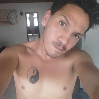 *Disfruta tu día a día☮
*Uno merece lo que sueña
*El deseo se vuelve entrega y la entrega se vuelve poder️♈️🏳️‍🌈🇻🇪
*Bisexual!!
*Venezolano