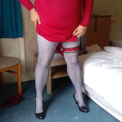 bi crossdresser back on the scene ..submissive and kinky.. not very convincing but willing to please ..can VISIT in