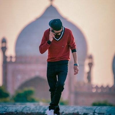 famousquotes321's profile picture. 世界の偉人が遺した名言botです📕

新卒で広告代理店勤務🏢→社畜時代を過ごし32歳で転職→1年も立たず倒産(ﾟﾛﾟ)→出戻り社畜💀→潰瘍だらけで入院→新しい働き方を模索してオンラインビジネスに参入💪→2年で年収8桁突破💰💰💰人生が180°激変‼️

何かを変えたい誰かの役に立てるよう名言botを発信中