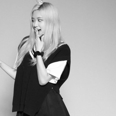 piechaeyoung's profile picture. im just here for blackpink, twice, bts, red velvet and for my girlfriend—aintyourlisa. show yourself, baby!! • 𝙹 𝙴 𝙽 𝙳 𝙴 𝚄 𝙺 𝙸 𝙴