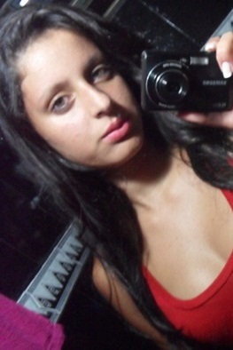Cânceriana,alegre,chata.. Sincera e grossa cuidado como que fala ^^