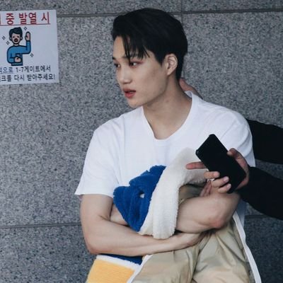 vafa_eri_12's profile picture. ‏‏‏قند چایی جانگ ییشینگ هستم:)

عشق یعنی قلب شکسته یه اکسوال که هر بار میدوزتش تا بیشتر نشکنه ♡