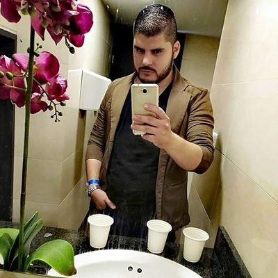 JohnnyDeLaHoz's profile picture. Ingeniero de Telecomunicaciones.                        Currambero y Caribe al 💯 %