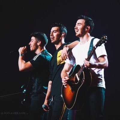 We love the JB.True jonatics! Not beliebers not directioners, faithful jonatics. :) @marriedtojonas @thenextcw @jonaswernerhoms follow us!