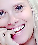 De longe não é feia, tem voz de uma sereia, cuidado não a toque, ela é má pode até de da um choque. Essa sou eu!