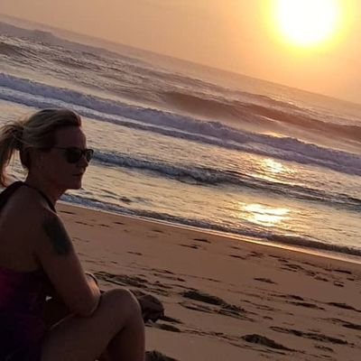 Calyjzk's profile picture. #caly_jzk Tomber est permis , se relever est ordonné...