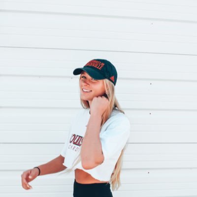 •Louisville volleyball #9 • Instagram: clairechaussee