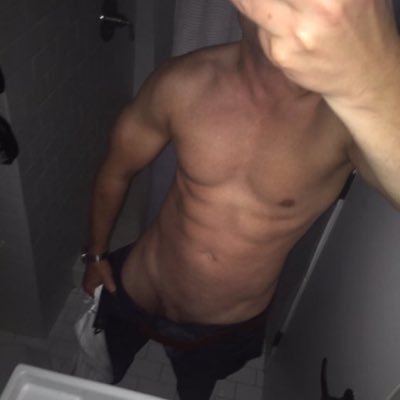 male_louisville's profile picture. sharing pics and looking for chat Kik at LouisvilleMale