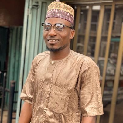 Proudly muslim' A full hausa boy, Hassan Idris yola.Omo ti o se jigbe,