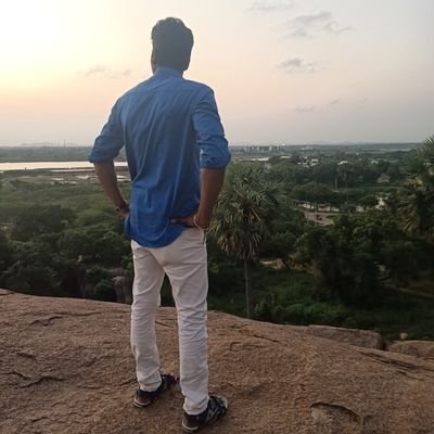 malairxd's profile picture. எல்லோருக்கும் எதிரியாக கூட வாழலாம் தப்புஇல்ல. ஆனால் ஒருவருக்கு கூட துரோகியா வாழக்கூடாது...🙏