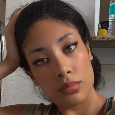 puffdivastarr's profile picture. Student/house flipper