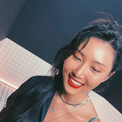 loverenjunie's profile picture. 